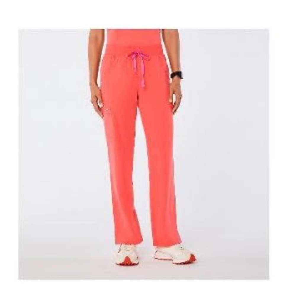 Figs Women’s Fireside Kade Cargo Scrub Pant - Small Tall